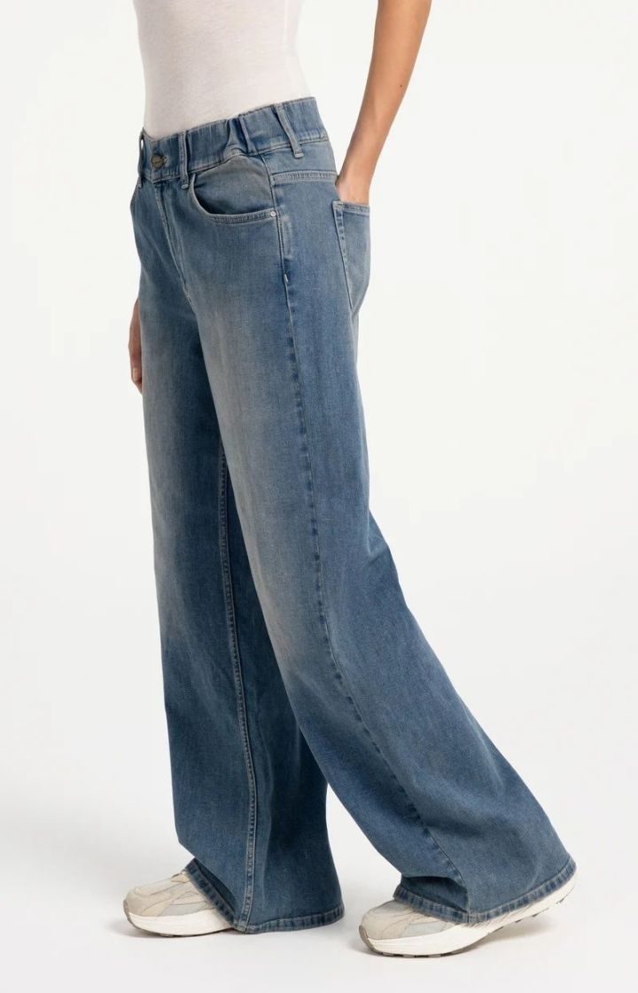Extra long wide jeans mid blue denim